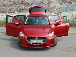 Czerwony Używany 2017 Mazda 2 Kizoku Hatchback | 42 900 zł (Uczciwa cena)