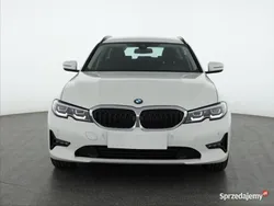 Biały Używany 2022 BMW 318 Kombi | 102 999 zł (Uczciwa cena)