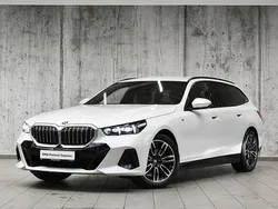 Biel mineralna metalizowany Używany 2025 BMW 520 Shadowline Kombi | 259 700 zł (Super Cena)