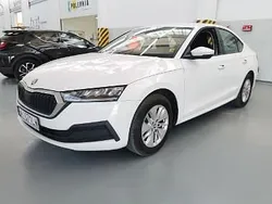 Biały Używany 2022 Skoda Octavia Active Sedan/Limuzyna | 38 900 zł (Super Cena)