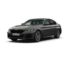 Szary sophisto z brylantowym połyskiem metalizowany Używany 2022 BMW 530e Shadowline Sedan/Limuzyna | 194 900 zł (Dobra cena)
