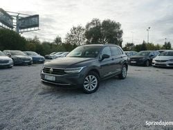 Szary (metalik) Używany 2022 VW Tiguan Life SUV | 93 400 zł (Uczciwa cena)