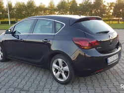 Czarny Używany 2010 Opel Astra Cosmo Hatchback | 29 900 zł (Drogi)