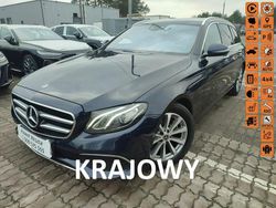 Niebieski ciemny (metalik) Używany 2020 Mercedes E200 Kombi | 110 900 zł