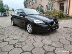 Czarny Używany 2017 Volvo V40 Kombi | 29 300 zł