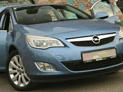 Niebieski Używany 2010 Opel Astra Cosmo Hatchback | 21 900 zł (Uczciwa cena)
