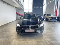 Czarny (metalik) Używany 2023 Volvo V60 CC Plus Kombi | 148 900 zł (Dobra cena)