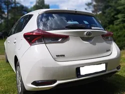 Biały Używany 2015 Toyota Auris Hatchback | 25 900 zł (Uczciwa cena)