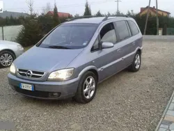 Niebieski (metalik) Używany 2005 Opel Zafira Minivan | 9200 zł (Dość drogi)