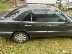 Czarny Używany 1995 Mercedes C250 Sedan/Limuzyna | 6500 zł