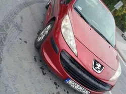 Czerwony Używany 2007 Peugeot 207 Hatchback | 8000 zł (Uczciwa cena)