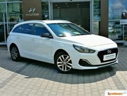 Biały Używany 2019 Hyundai i30 Comfort Kombi | 54 000 zł (Dość drogi)