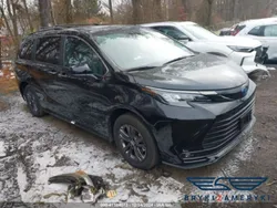 Czarny Używany 2024 Toyota Sienna Minivan | 139 000 zł