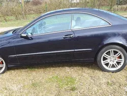 Granatowy Używany 2004 Mercedes CLK200 Avantgarde Coupe | 21 500 zł