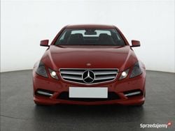 Czerwony Używany 2012 Mercedes E200 Coupe | 59 999 zł (Dobra cena)