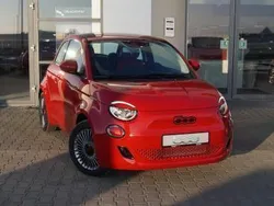 Czerwony Używany 2023 Fiat 500e Hatchback | 153 990 zł (Uczciwa cena)