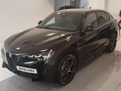 Lakier metalizowany czarny volcano black Nowe 2025 Alfa Romeo Stelvio SUV | 265 000 zł