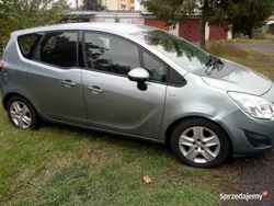 Srebrny Używany 2010 Opel Meriva Minivan | 19 500 zł