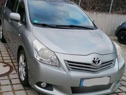 Srebrny Używany 2012 Toyota Verso Minivan | 23 500 zł