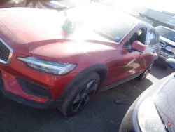Czerwony Używany 2020 Volvo V60 CC Kombi | 115 000 zł (Dobra cena)