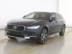 Niebieski Używany 2023 Volvo V90 CC Ultimate Kombi | 245 800 zł