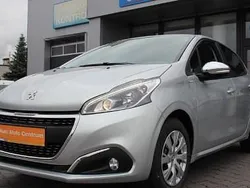 Inny kolor Używany 2015 Peugeot 208 Hatchback | 25 900 zł (Uczciwa cena)