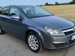 Szary Używany 2005 Opel Astra Hatchback | 8900 zł