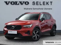 Czerwony Używany 2025 Volvo XC40 SUV | 179 900 zł (Uczciwa cena)