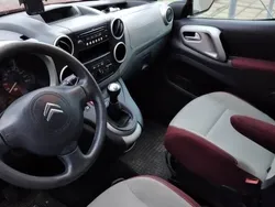 Czerwony Używany 2009 Citroën Berlingo Minivan | 20 500 zł (Uczciwa cena)