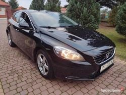 Czarny Używany 2014 Volvo V40 Momentum Hatchback | 31 700 zł (Uczciwa cena)