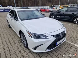 Biały Używany 2020 Lexus ES300H Sedan/Limuzyna | 150 000 zł