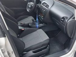 Biały Używany 2010 Seat Leon Hatchback | 18 500 zł (Uczciwa cena)