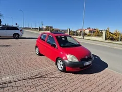 Czerwony Używany 2001 Toyota Yaris Hatchback | 6900 zł