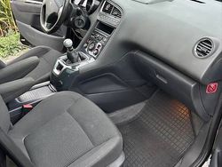 Czarny Używany 2016 Peugeot 5008 Minivan | 34 500 zł (Super Cena)