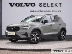 Zielony Używany 2025 Volvo XC40 SUV | 159 900 zł (Dobra cena)