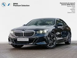 Czarny carbon m metalizowany Używany 2024 BMW 520 Comfort Edition Sedan/Limuzyna | 249 900 zł (Dobra cena)