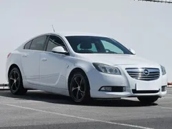 Biały Używany 2010 Opel Insignia Hatchback | 23 999 zł (Uczciwa cena)
