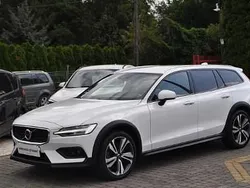Biały Używany 2020 Volvo V60 CC Kombi | 129 900 zł