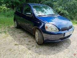 Granatowy Używany 2001 Toyota Yaris Hatchback | 7000 zł