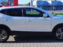 Biały Używany 2017 Nissan Qashqai SUV | 56 900 zł (Uczciwa cena)
