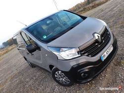 Szary Używany 2015 Renault Trafic Minivan | 33 000 zł