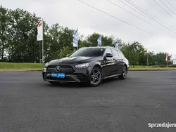 Szary Używany 2021 Mercedes E220 Kombi | 162 999 zł