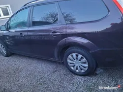 Bordowy Używany 2008 Ford Focus Kombi | 8900 zł (Uczciwa cena)