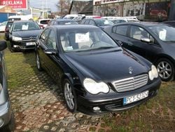 Czarny Używany 2004 Mercedes C320 Sedan/Limuzyna | 12 900 zł