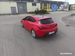Czerwony Używany 2012 Opel Astra GTC Hatchback | 32 900 zł