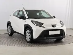Biały Używany 2022 Toyota Aygo Hatchback | 61 999 zł (Uczciwa cena)