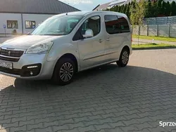 Srebrny Używany 2017 Peugeot Partner Minivan | 34 800 zł (Uczciwa cena)
