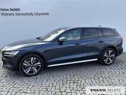 Niebieski Używany 2024 Volvo V60 CC Kombi | 189 900 zł (Dość drogi)