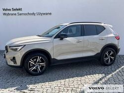 Beżowy Używany 2025 Volvo XC40 SUV | 169 900 zł (Uczciwa cena)