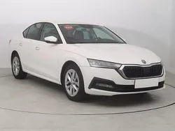 Biały Używany 2021 Skoda Octavia Hatchback | 77 999 zł (Uczciwa cena)